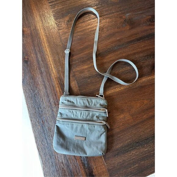 Baggalini special edition tour crossbody - Picture 1 of 8